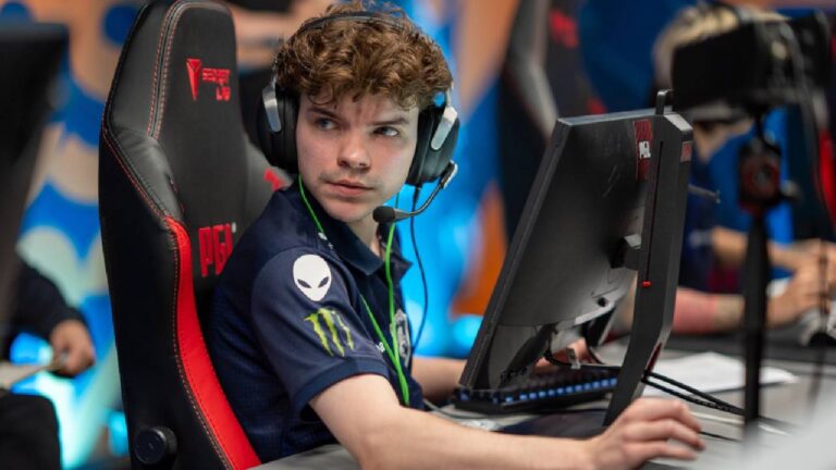 Kamil "siuhy" Szkaradek