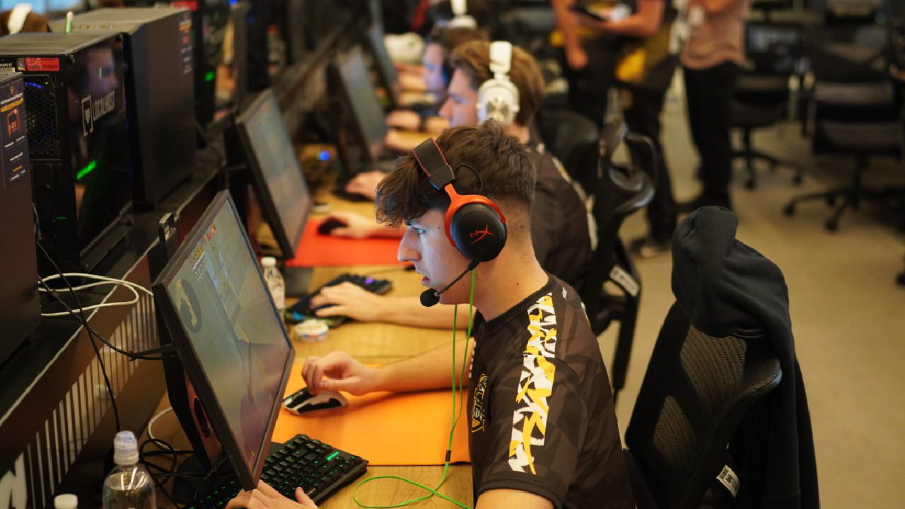 Maciej "b1elany" Biliński