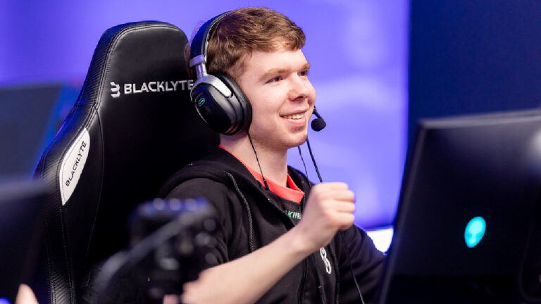 Danił "headtr1ck" Walitow