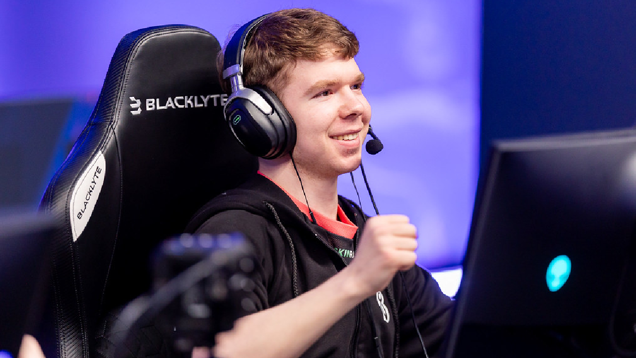 Danił "headtr1ck" Walitow