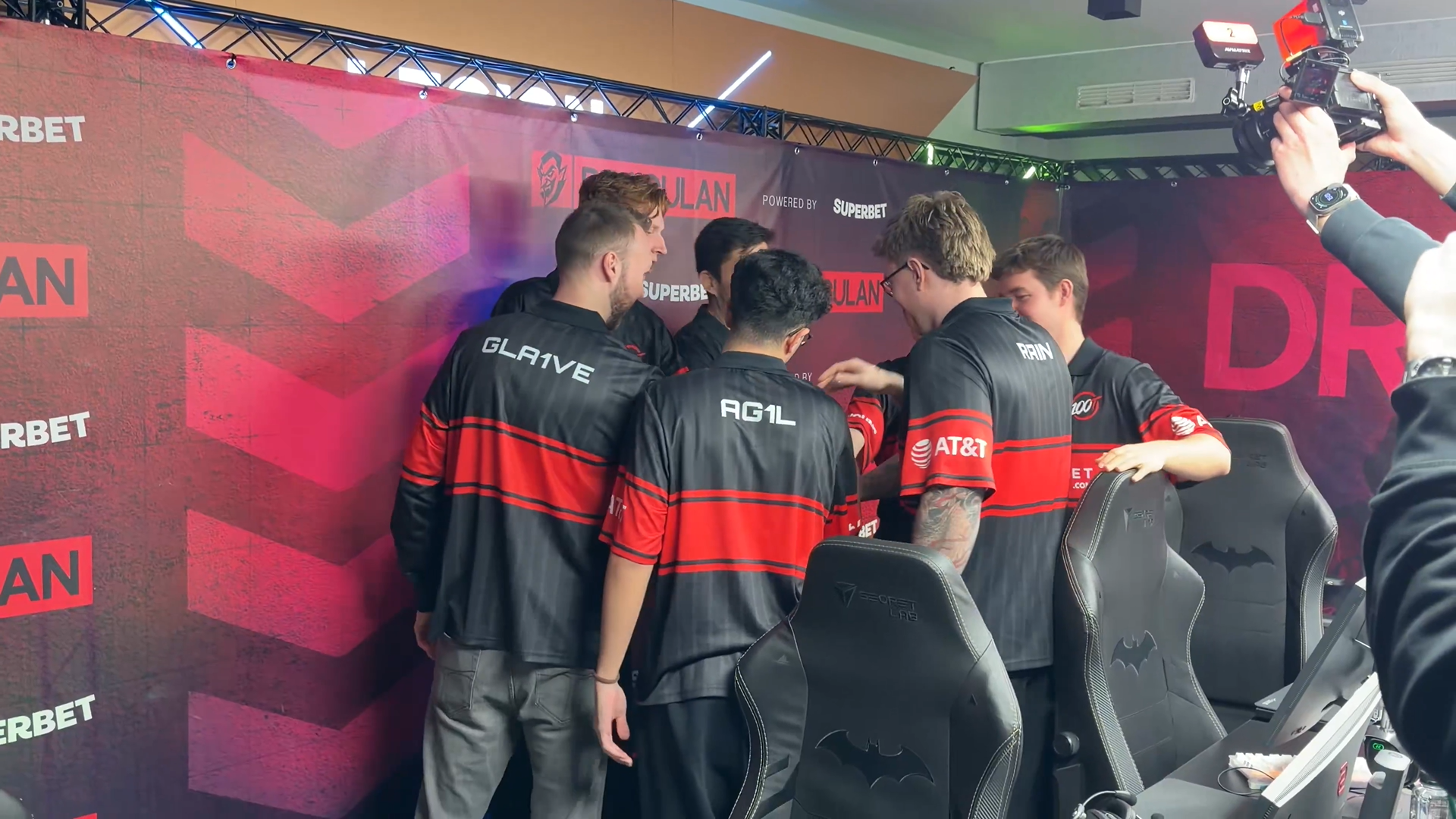 100 Thieves pną się na szczyt. Ogromny przeskok